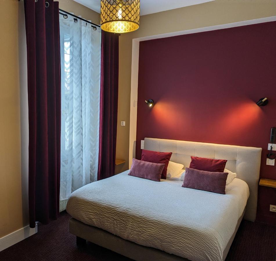 Logis Hotel Le Saint Florent Мон-пре-Шамбор Экстерьер фото