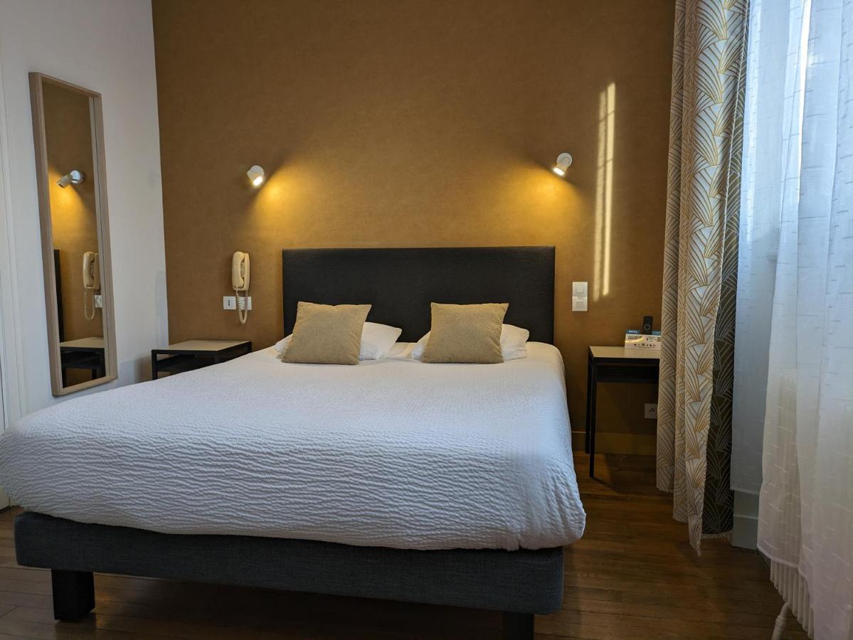 Logis Hotel Le Saint Florent Мон-пре-Шамбор Экстерьер фото