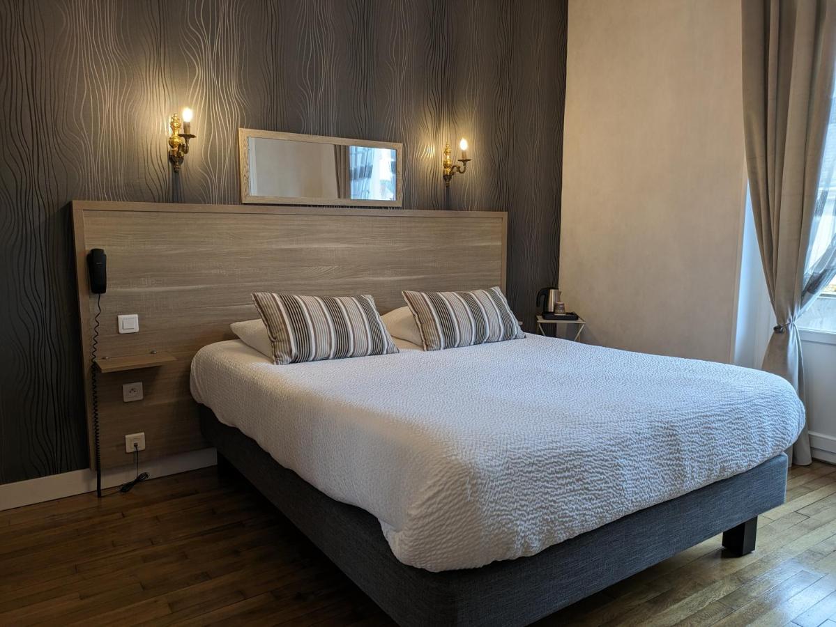 Logis Hotel Le Saint Florent Мон-пре-Шамбор Экстерьер фото