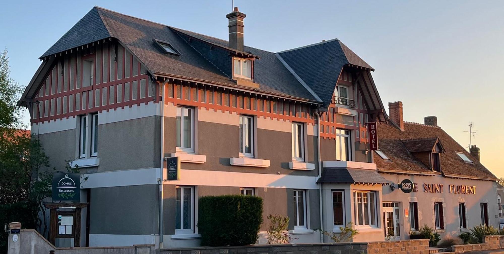 Logis Hotel Le Saint Florent Мон-пре-Шамбор Экстерьер фото