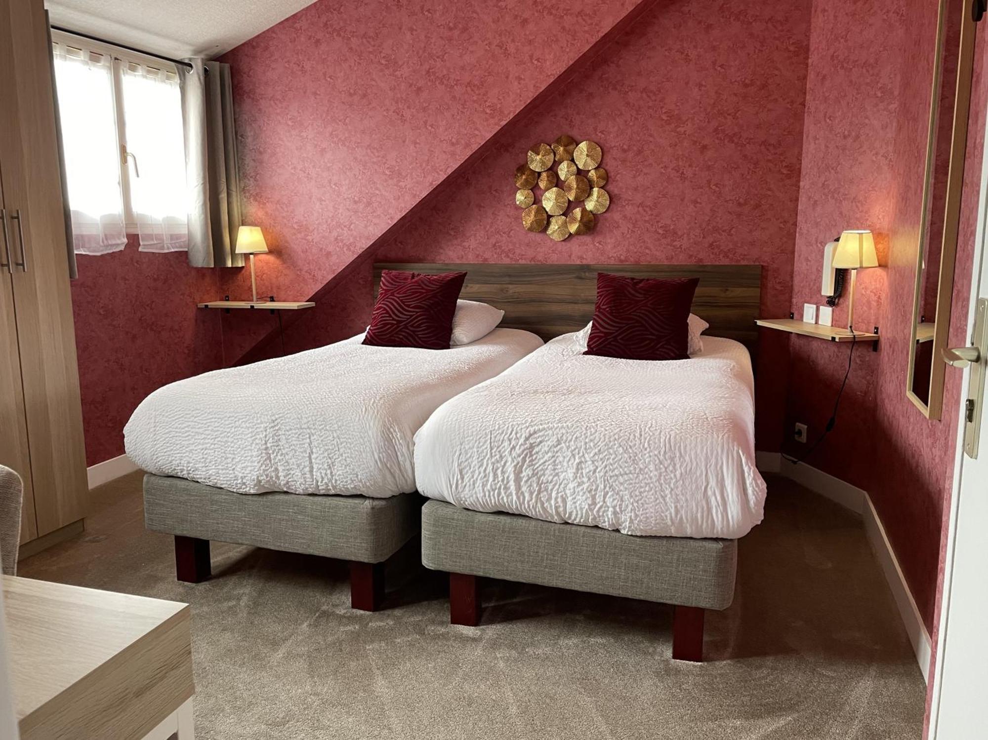 Logis Hotel Le Saint Florent Мон-пре-Шамбор Экстерьер фото